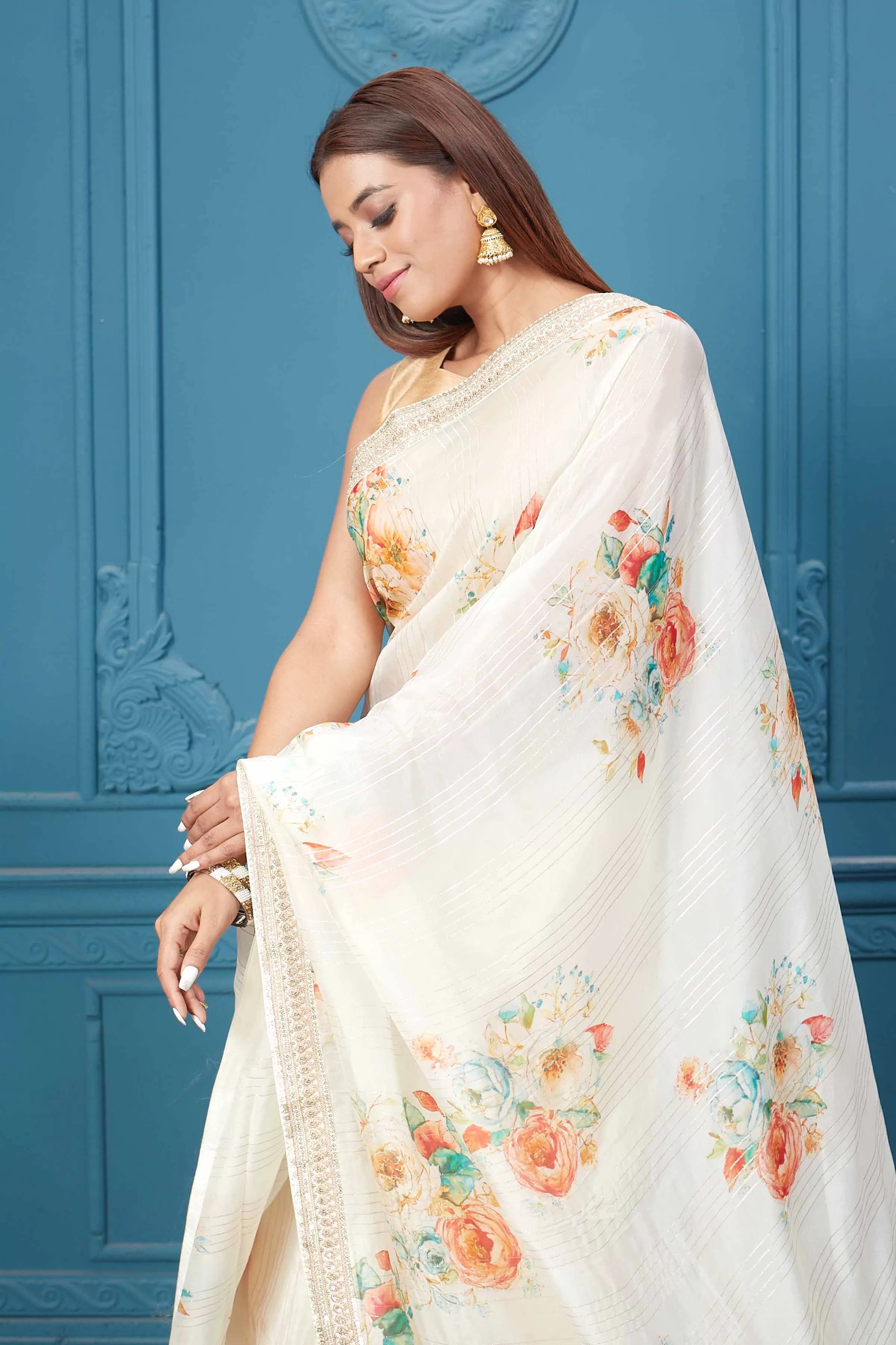 91A110 Off-White Floral Embroidered Georgette Saree with Blouse