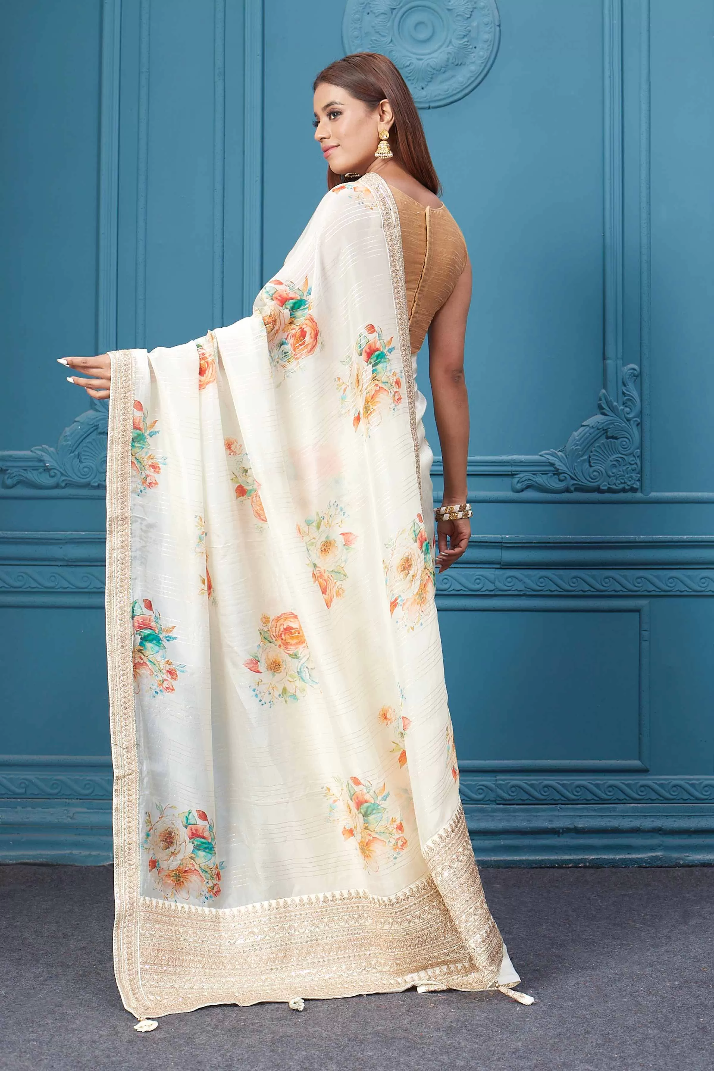 91A110 Off-White Floral Embroidered Georgette Saree with Blouse