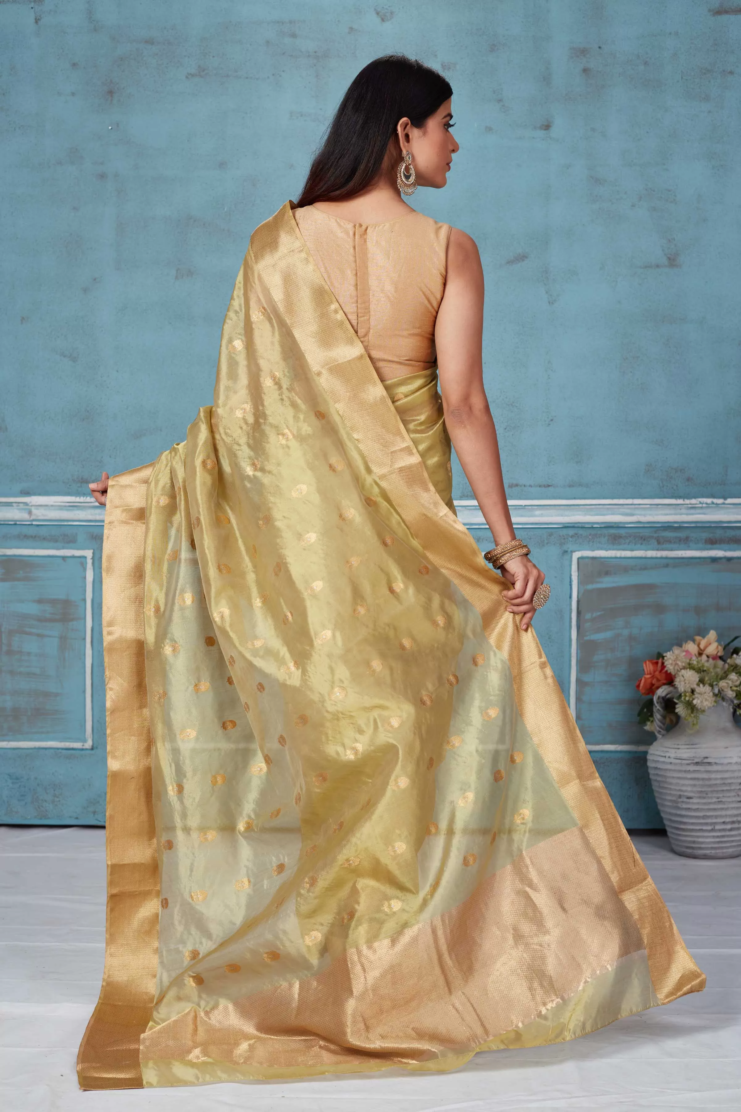 92A178 Golden Pattu Silk Saree With Nakshi Border