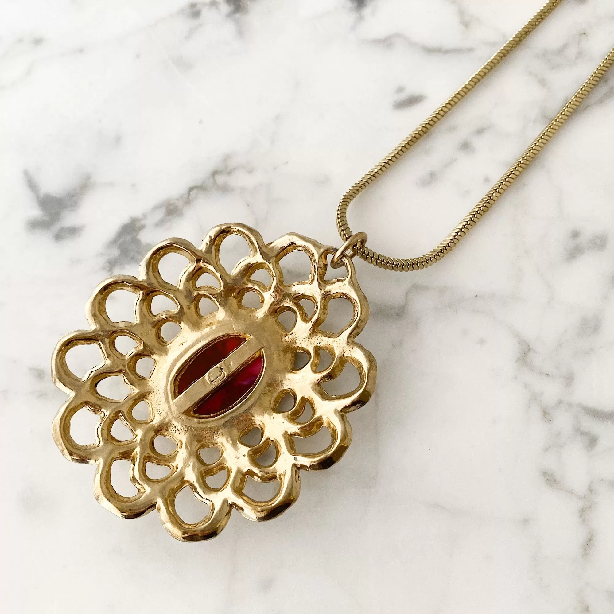 AGNES statement gold and fuchsia pendant