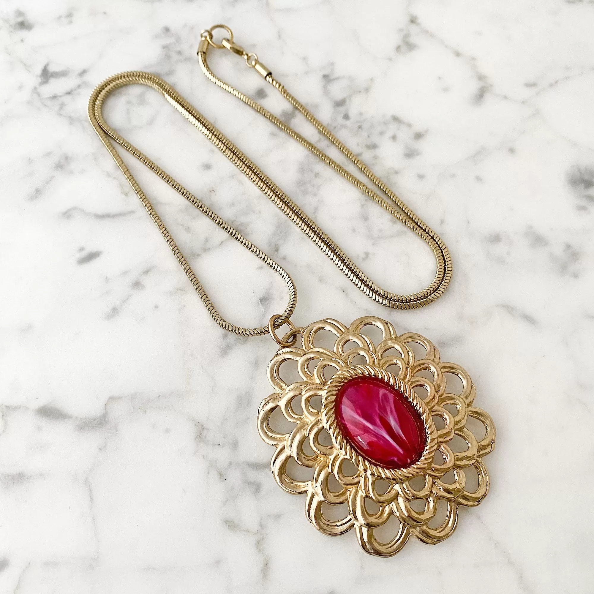 AGNES statement gold and fuchsia pendant