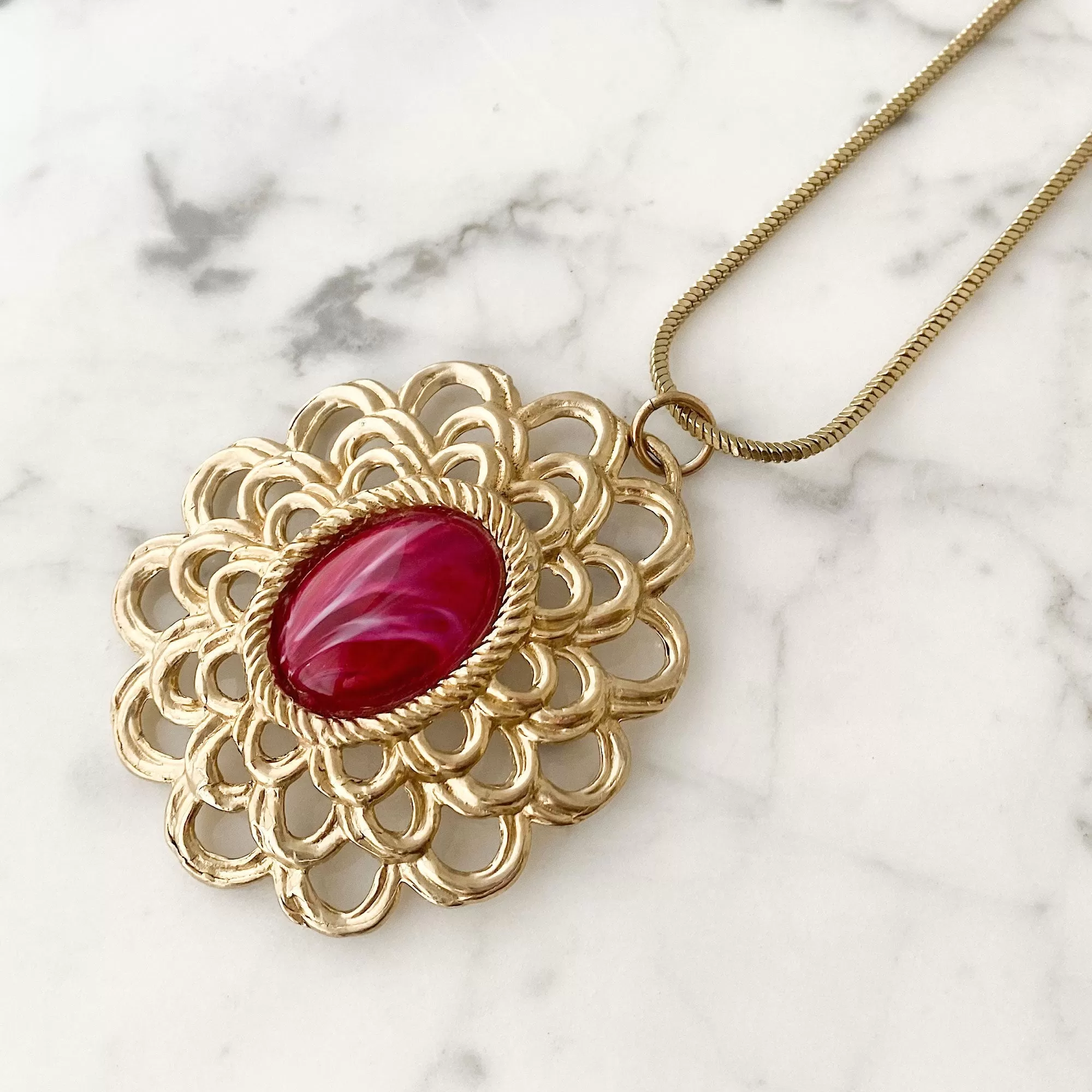 AGNES statement gold and fuchsia pendant