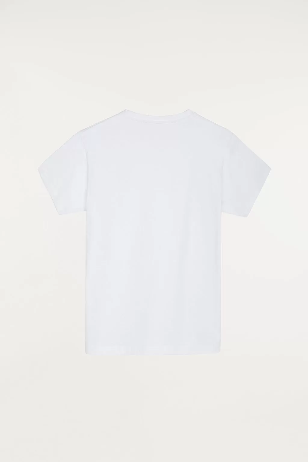 Camiseta blanca con pequeño logo bordado