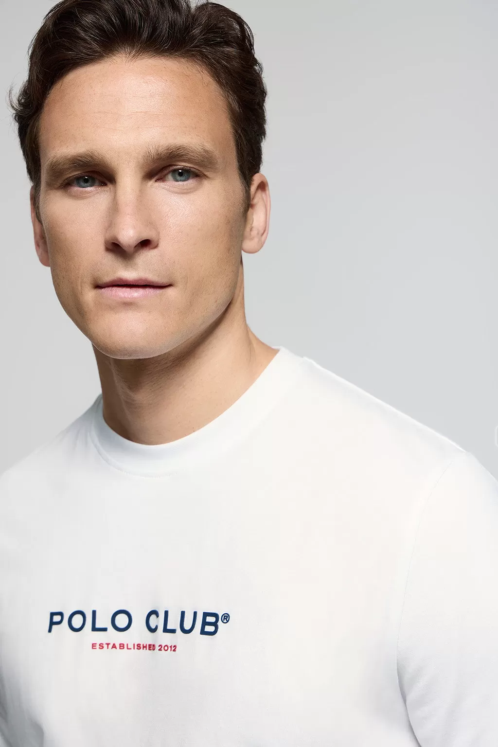 Camiseta de cuello redondo blanca con logo engomado Minimal Title Polo Club