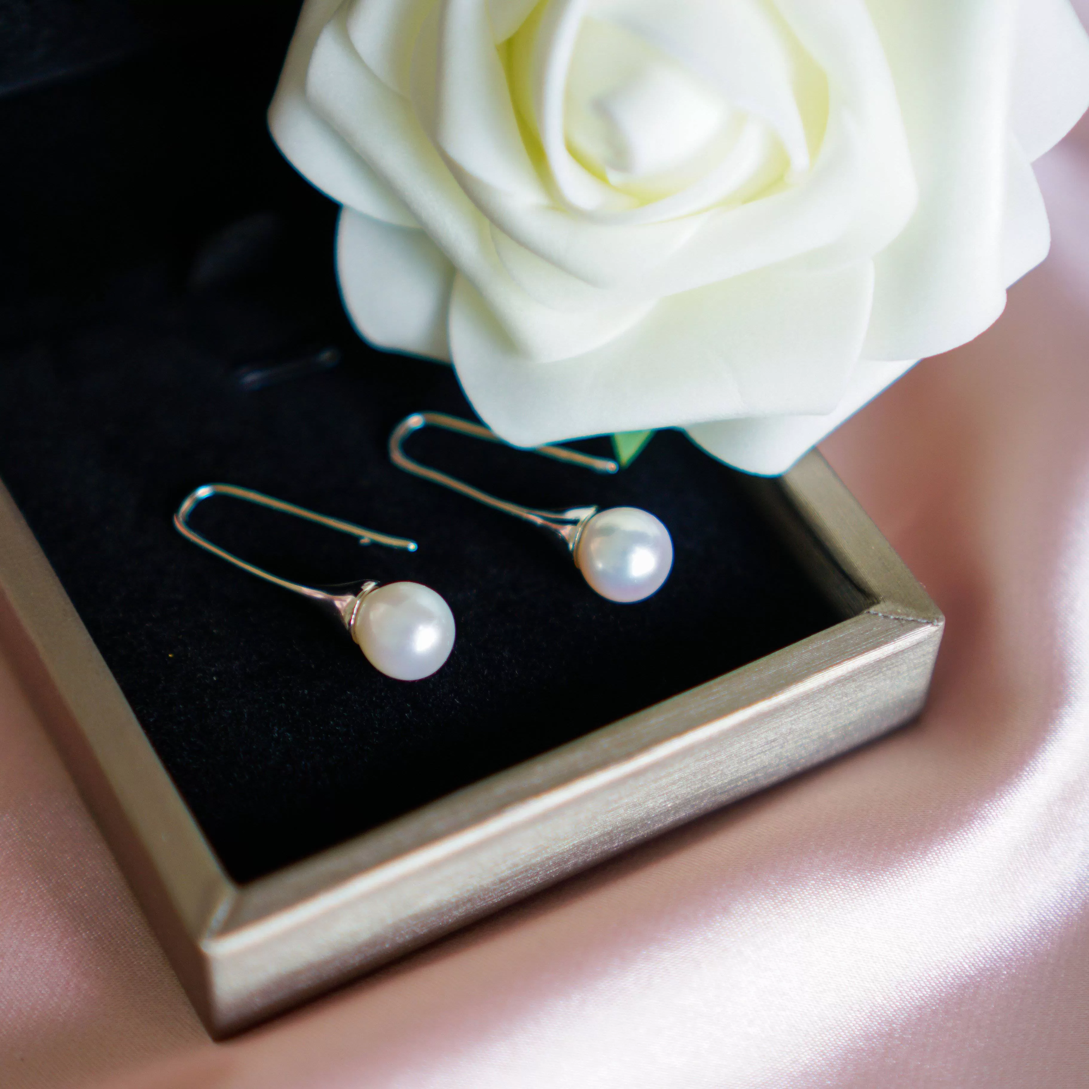 Elegant Freshwater Pearl Earrings WE00033