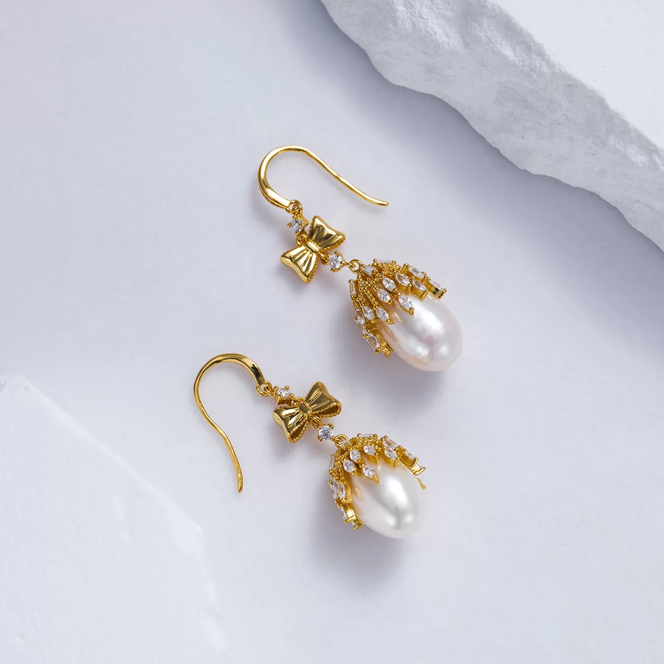 Elegant Freshwater Pearl Earrings WE00233