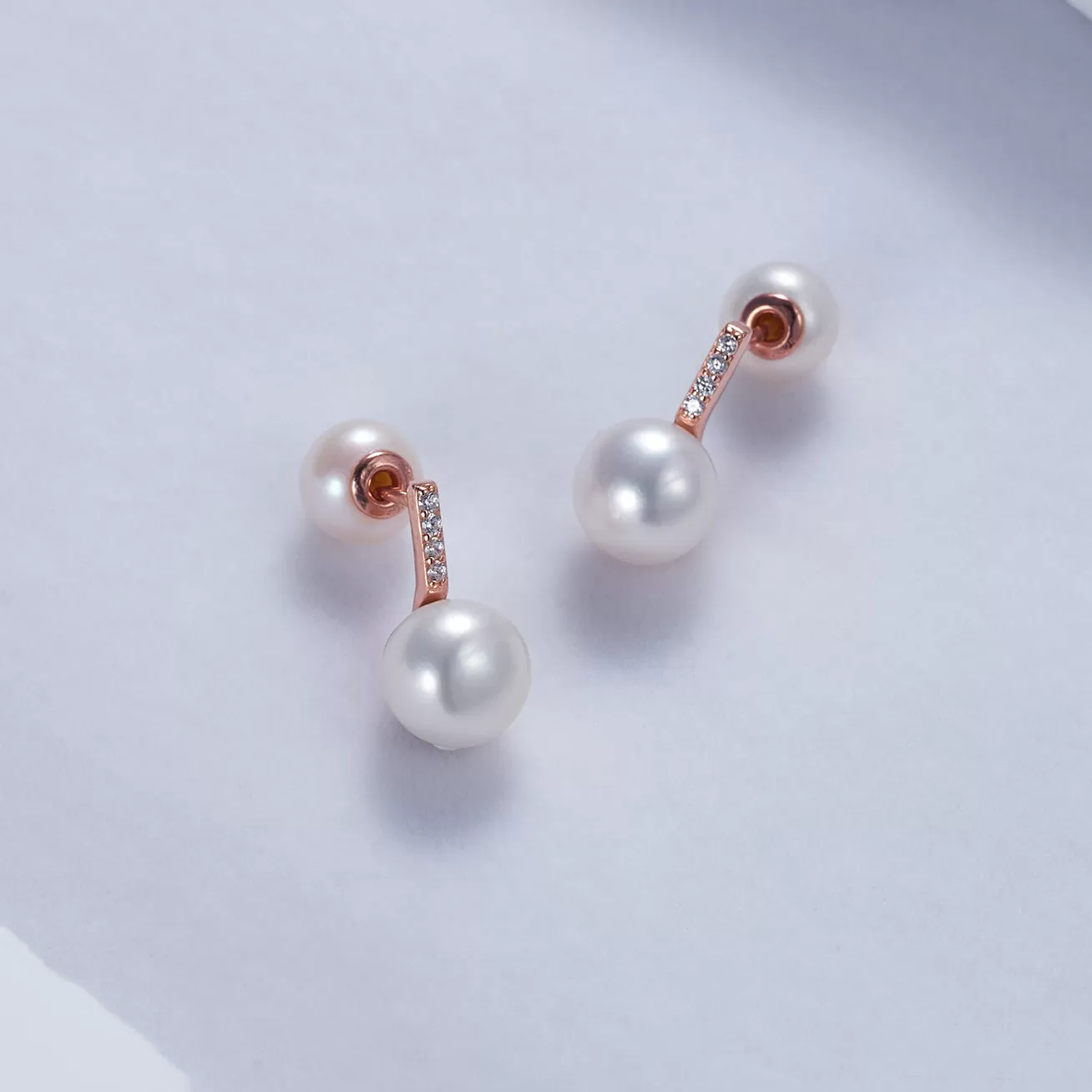 Elegant Freshwater Pearl Earrings WE00686