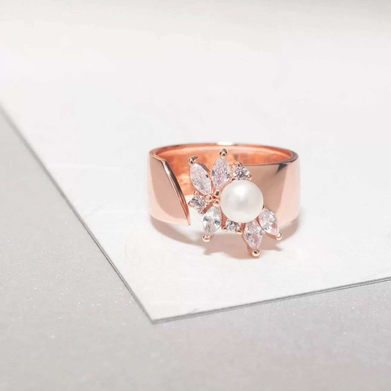 Elegant Freshwater Pearl Ring WR00079