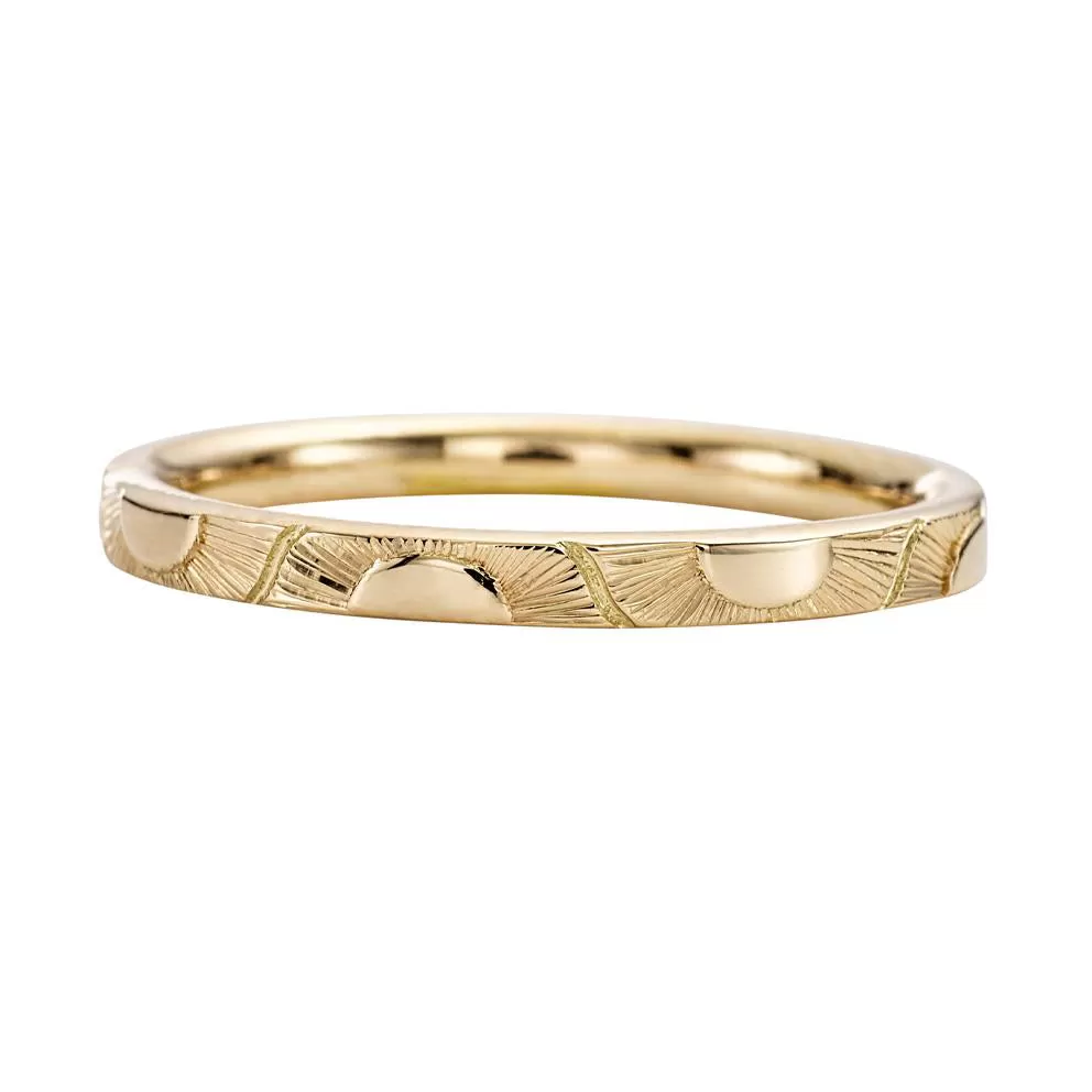 Engraved Golden Sun Pattern Wedding Band