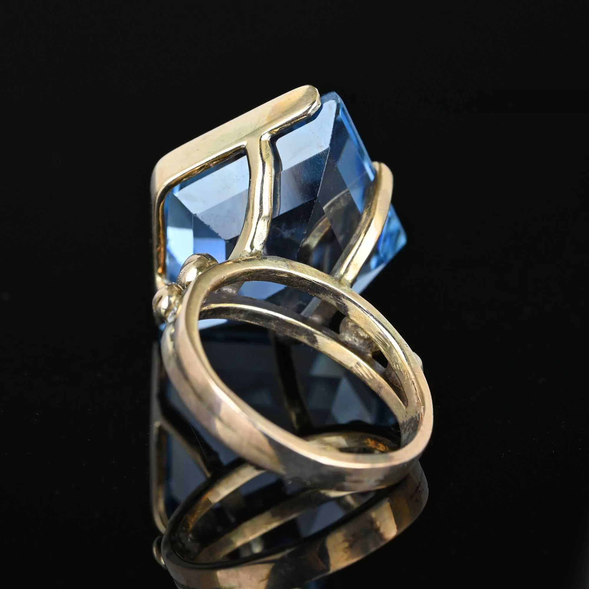 Fine Specialty Cut Blue Topaz Arrow Ring in 14K Gold