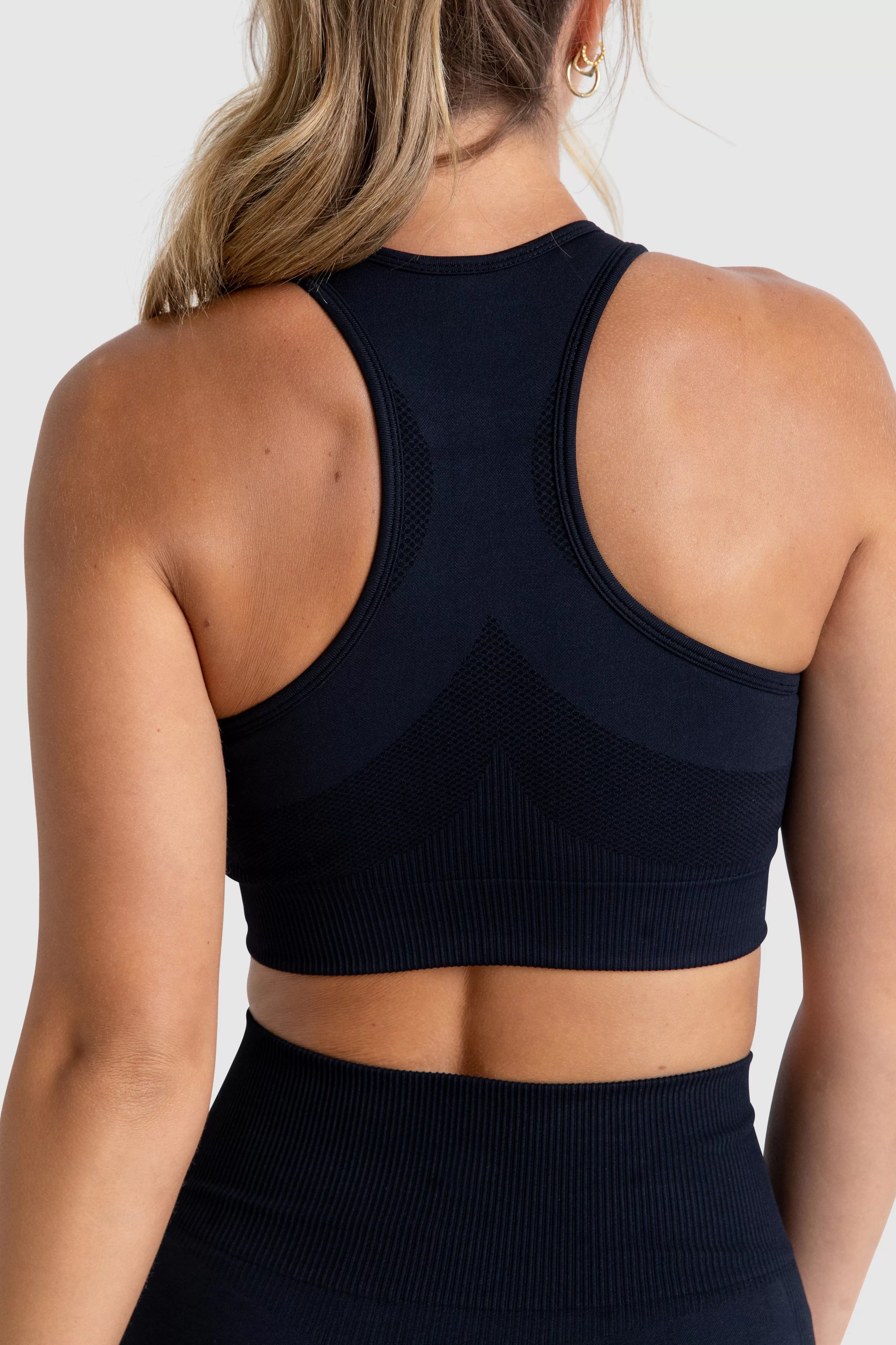 Impact Solid High-Neck Crop - Jet Black