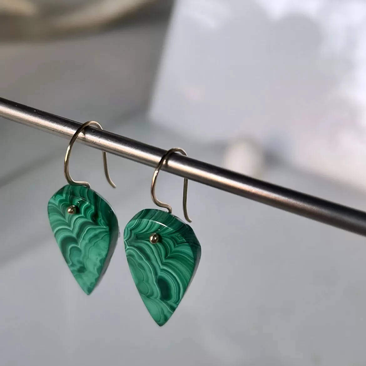 Midi point drop Malachite earrings