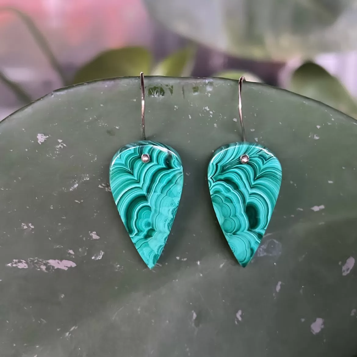 Midi point drop Malachite earrings