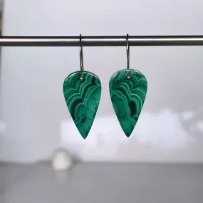 Midi point drop Malachite earrings