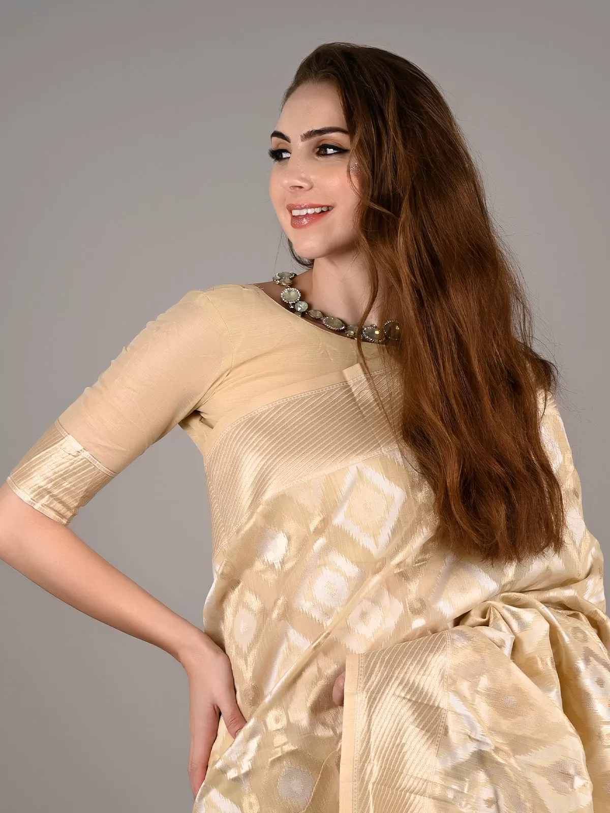 Odette Women Off White Linen Woven Saree With Unstitched Blouse