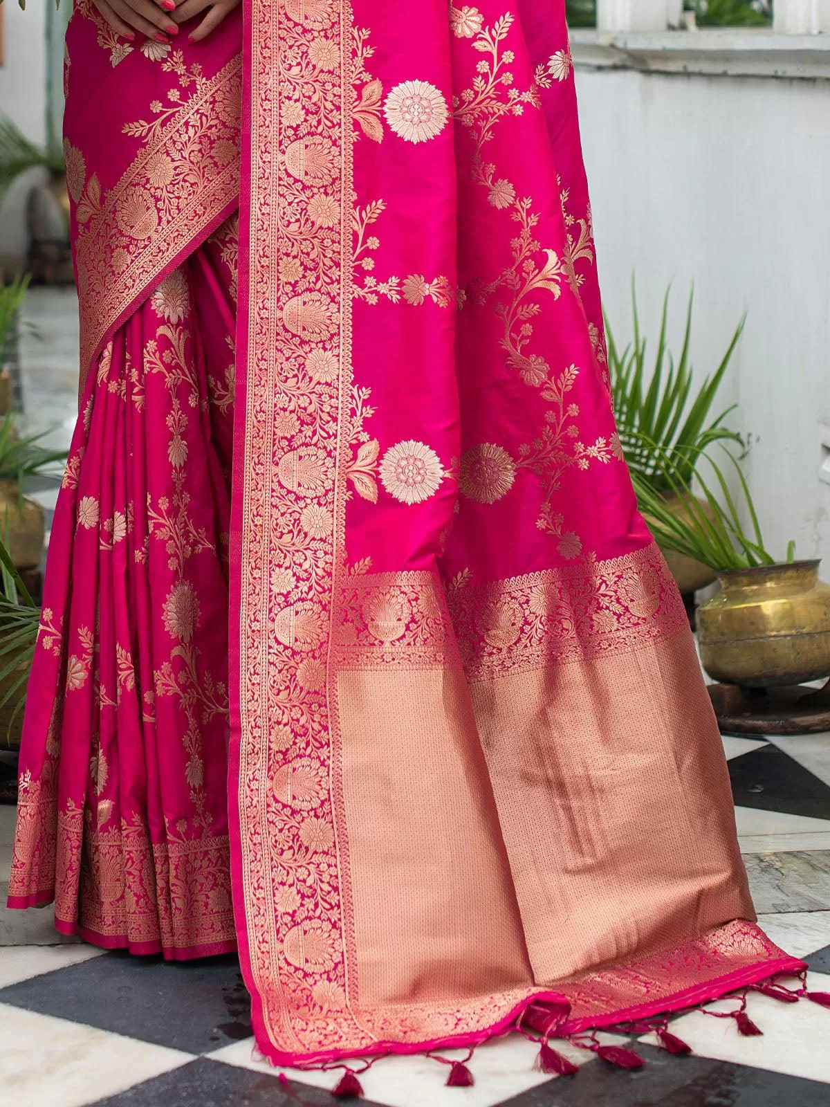 Odette Women Pink Banarasi Silk Exclusive Wevon Designer Saree With Unstitched Blouse