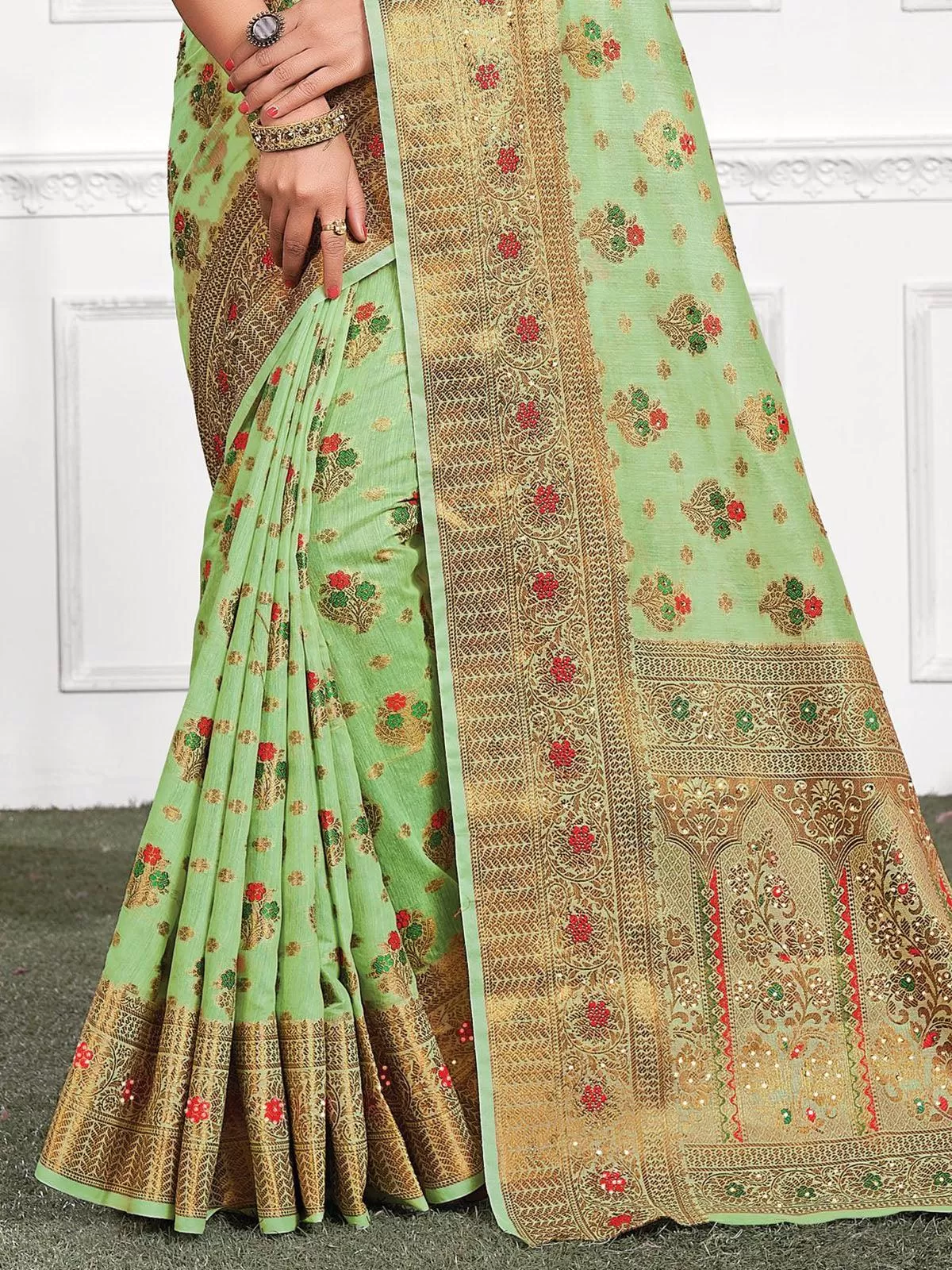 Odette Women Pista Cotton Heavy Jari Wevon Designer Stone Saree With Unstitched Blouse