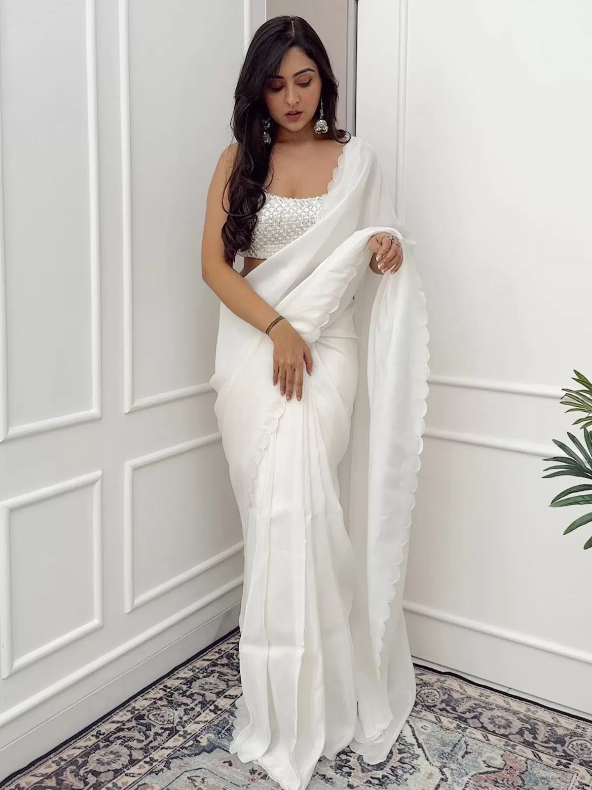 Odette Women's White Silk Saree with unstitched Blouse