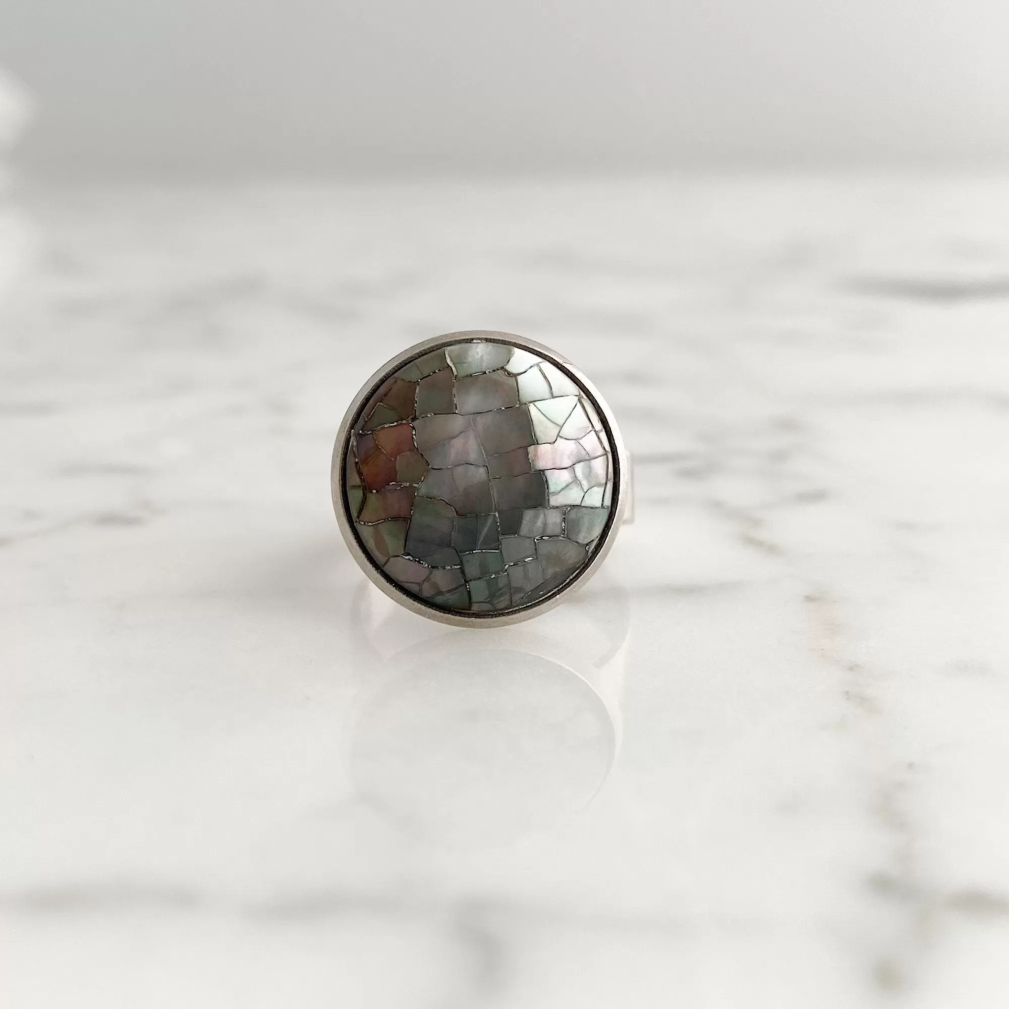 SHIRELLE black mother of pearl ring