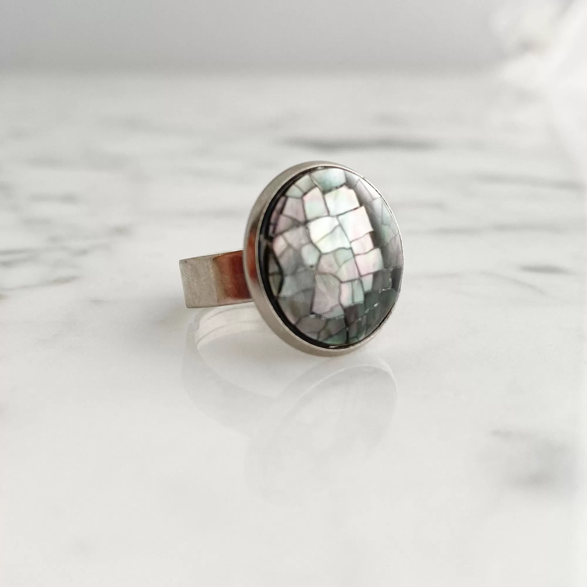 SHIRELLE black mother of pearl ring