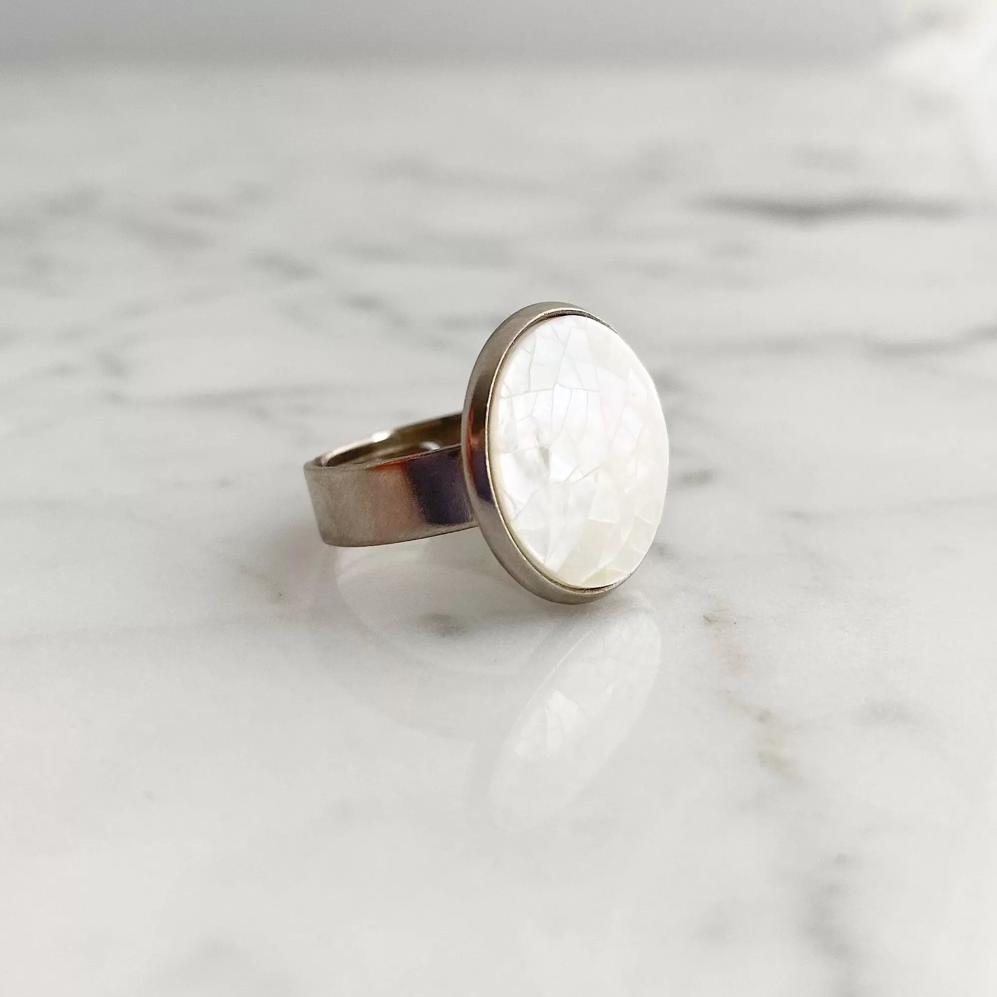 SHIRELLE white mother of pearl ring