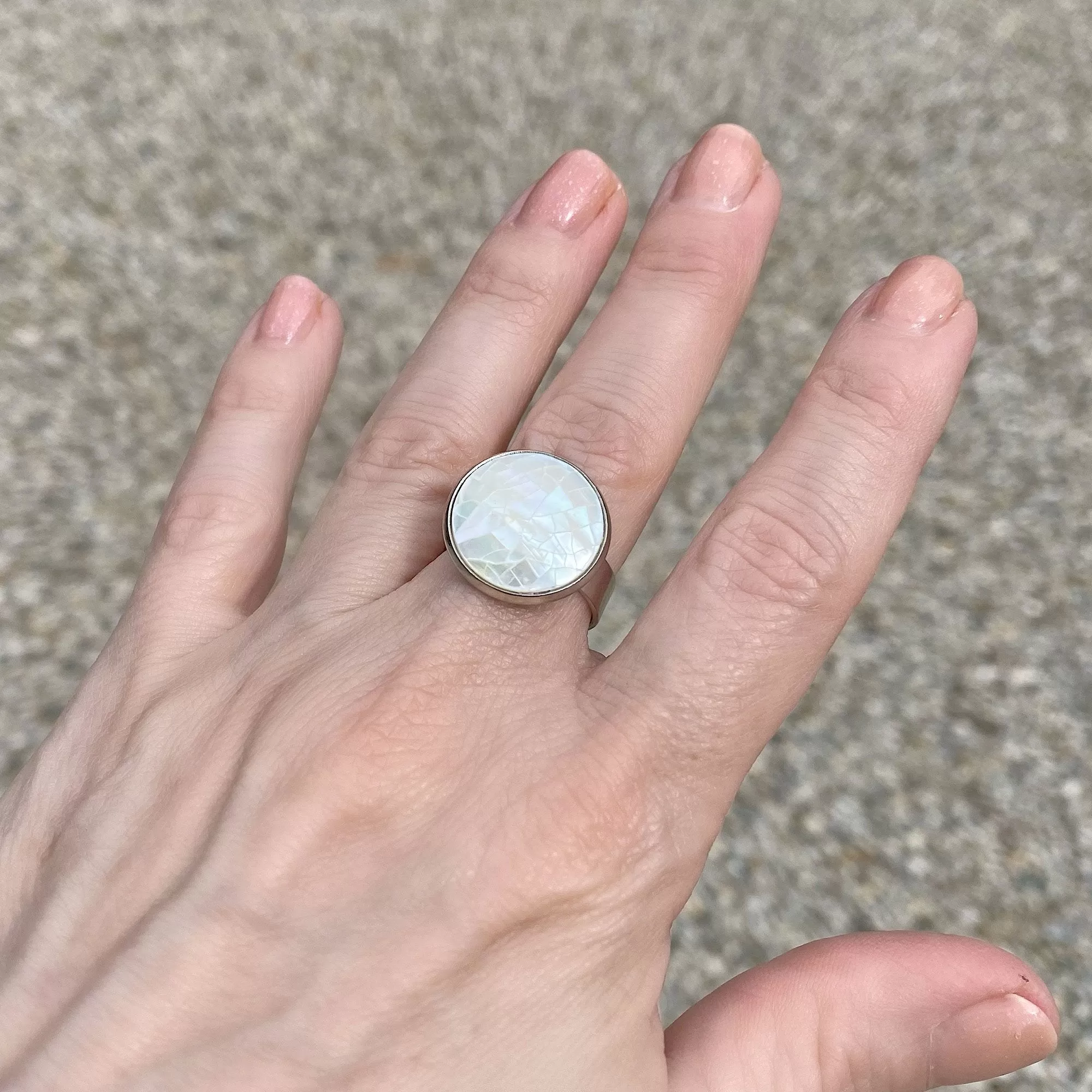 SHIRELLE white mother of pearl ring