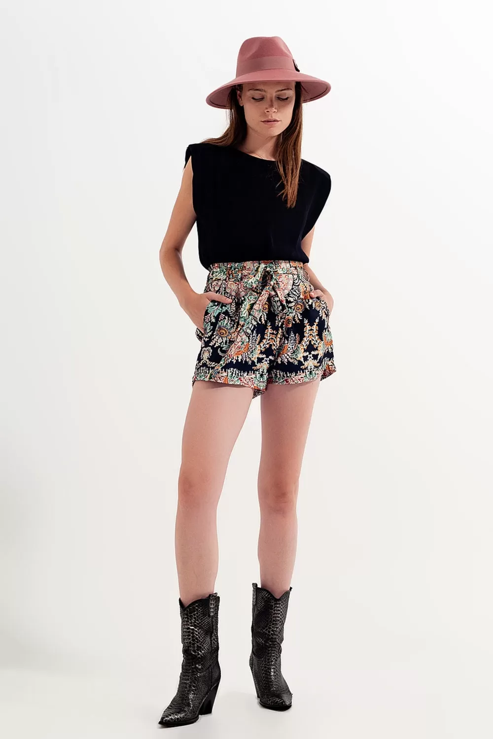 Slim Shorts with Elasticated Waist in Satin Floral Print